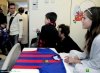 centrocampista-barcelona-xavi-hernandez-l-mira-despues-dar-jersey-autografo-nina-sala-pediatria-.jpg