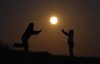 Playing-With-Moon-Photography-By-Laurent-Lavedera_004-660x425_large.jpg